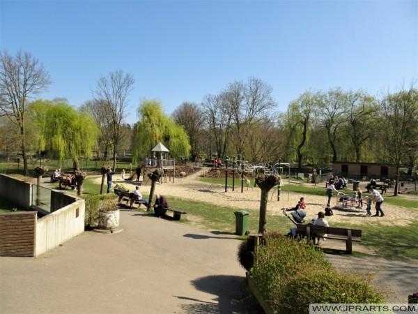 Детская площадка в зоопарке Клеве (Германия)