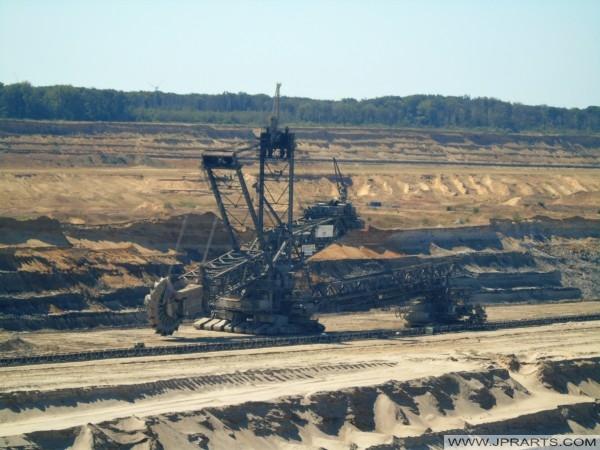 A Bucket Wheel Excavator in Action in the Hambach Opencast Mine (Elsdorf, Germany) Ein Schaufelradbagger im Einsatz im Tagebau Hambach (Elsdorf, Deutschland)